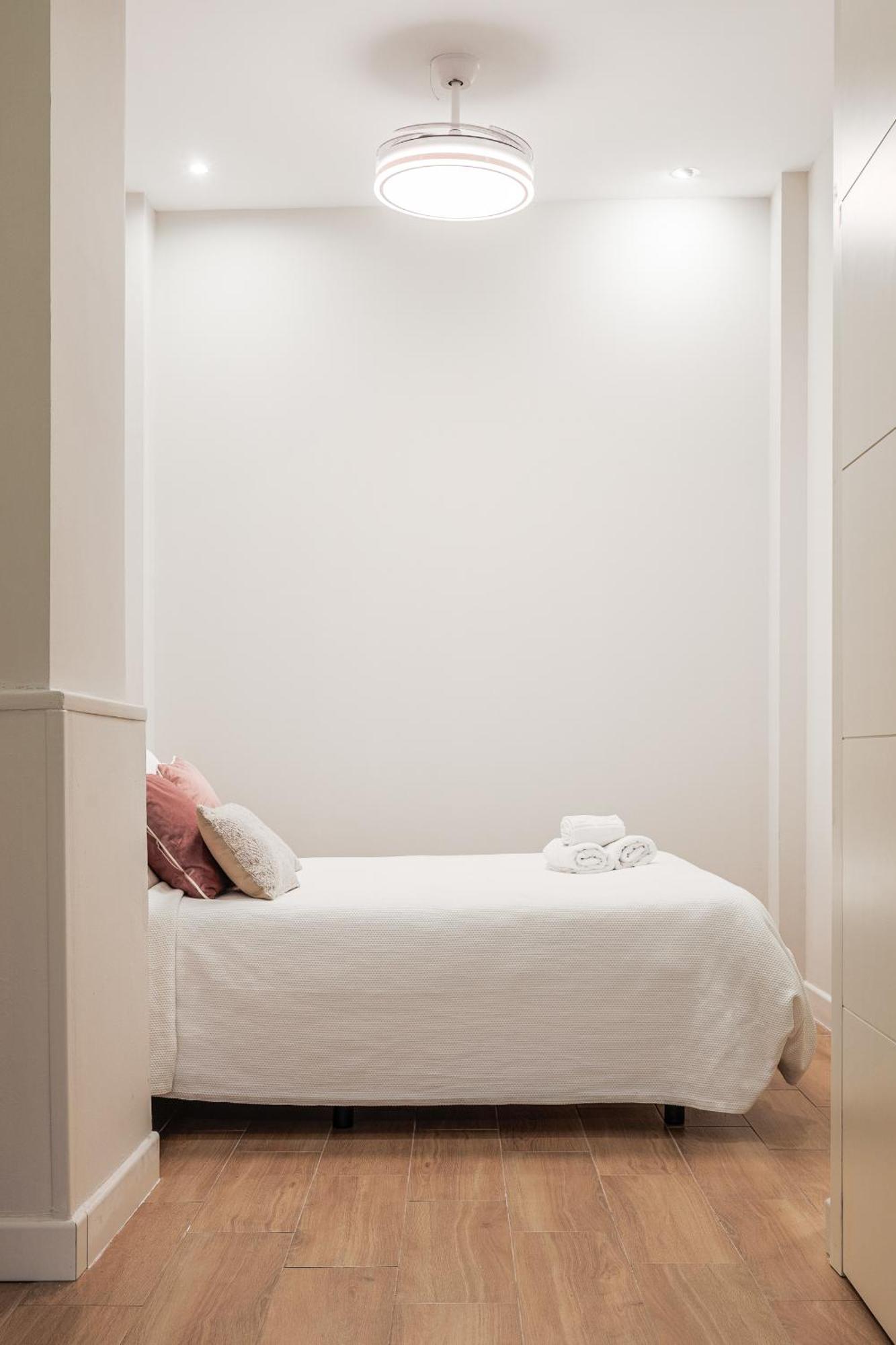 Precioso Estudio En San Julian Sevilla, Ac Wifi Hiniesta Estudio * Siviglia